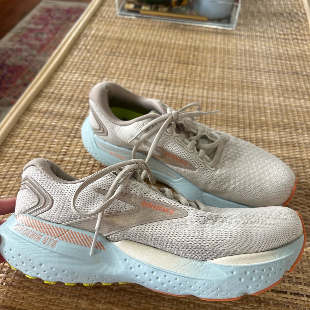 Brooks Glycerin Womens size 9 sneakers